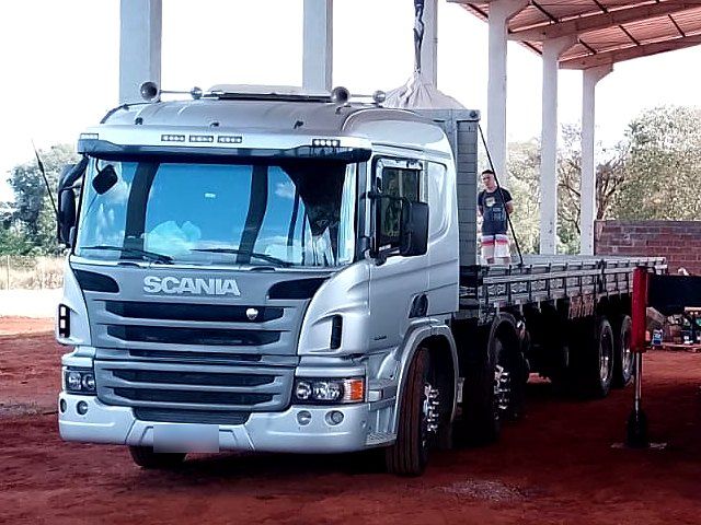 Caminhão Scania carga seca